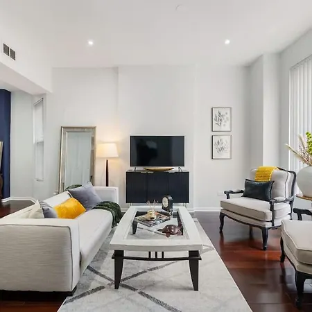 Chic And Cozy 3-Bed Escape In Chicago Apartment